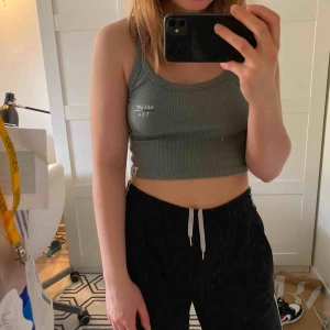  - Crop top från pull and bear! Använd typ 2 gånger😁💞