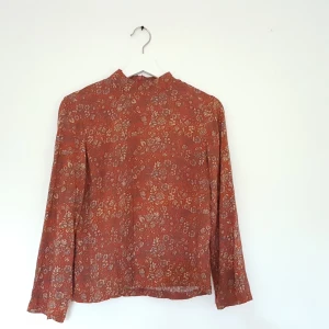 Blus från Indiska - Fin blus från Indiska. Använd 2 gånger, så i gott skick. 