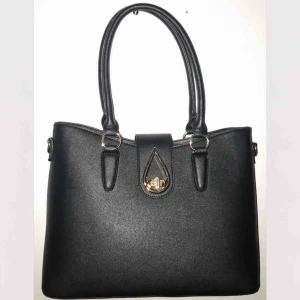  - Snygg väska passar i flera tillfällen bl.a skola eller jobb helt ny och priset kan diskuteras