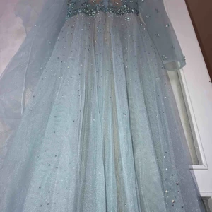 Klänning  - Använd 1 gång 