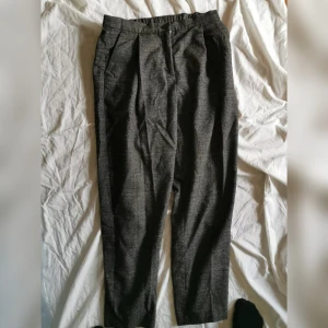 Kostymbyxor  - Går ner till ankeln, mjuka och sköna. Bra skick. Blivit för små. 