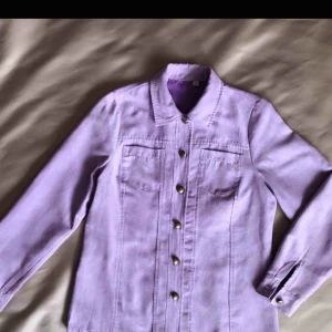  - SuuuuperFin lila mockajacka.