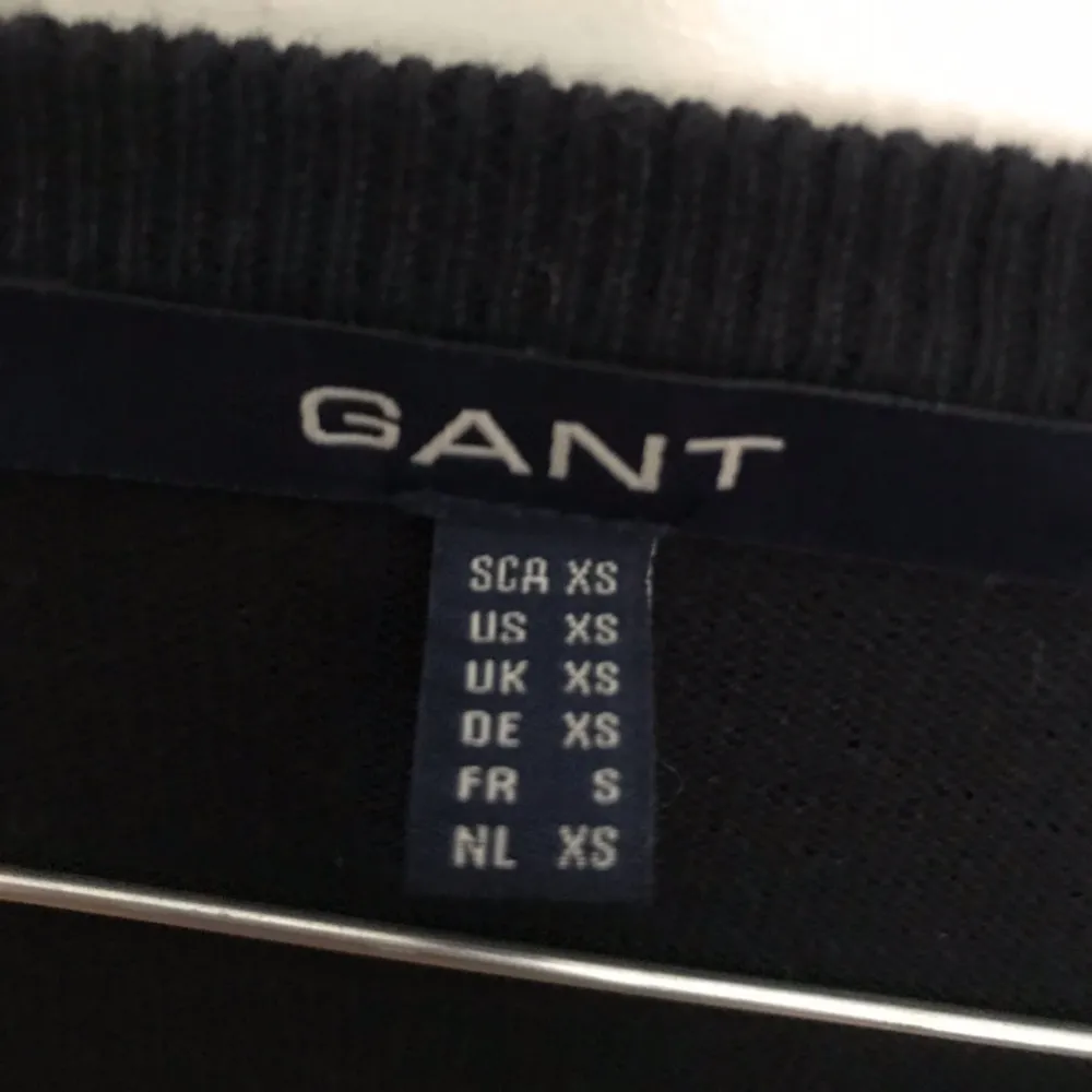 Gant tröja i toppenskick. Säljer då den ej kommer till användning. Köparen står för frakt. Kan även mötas i malmö 💖. Tröjor & Koftor.