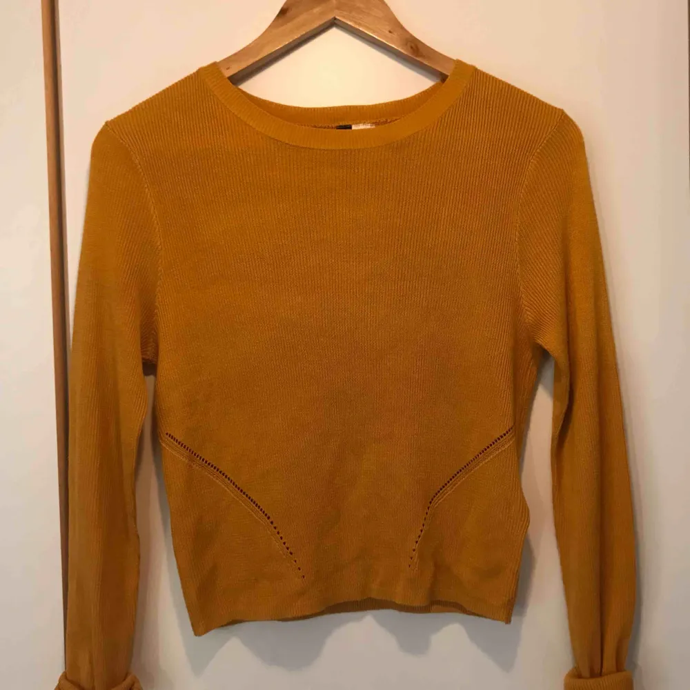 Vintage senapsgul tröja 🍂 Jag bjuder på fraktkostnaden 💌. Toppar.