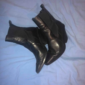  - Jättefina boots från Other Stories i bra skick, säljer pga använder inte. Köparen står för frakt