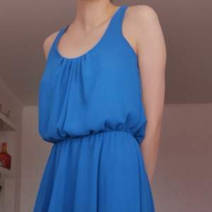 Luftig blå klänning, fint skick 