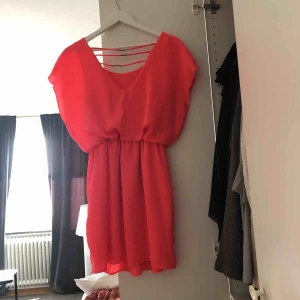  - Fin sommarklänning. Storlek L men mer som M. Köpt på Macy’s i Usa