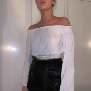  - Off shoulder-topp från H&M. Använd 1 gång. FRI FRAKT