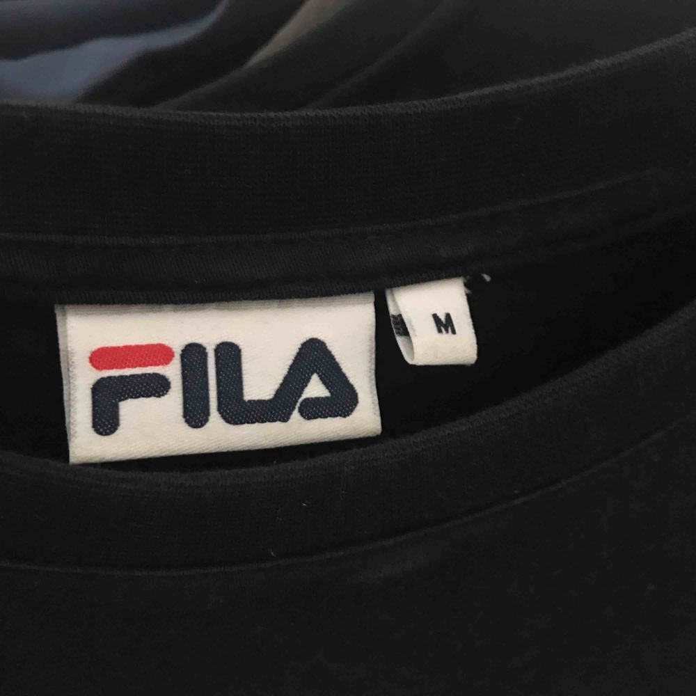 Säljer denna FILA tisha, säljer pga använder inte längre.. T-shirts.