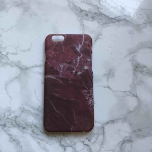  - Fint skal som passar 8/7/6/6s. Aldrig använt och i väldigt bra skick. Vet tyvärr inte märket. Köparen står för frakt men kan också mötas upp i Stockholm 