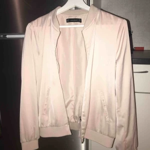  - Enkel bomberjacka från zara 