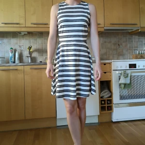  - Knappt använd. Jag är 173 lång. Säljer den pga att den är förstor runt midjan. 