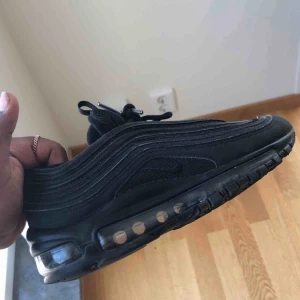  - Säljer mina oanvända nike air 97or, säljer de pga fel storlek. Ordinarie pris ; 1800kr . FRI FRAKT!!!