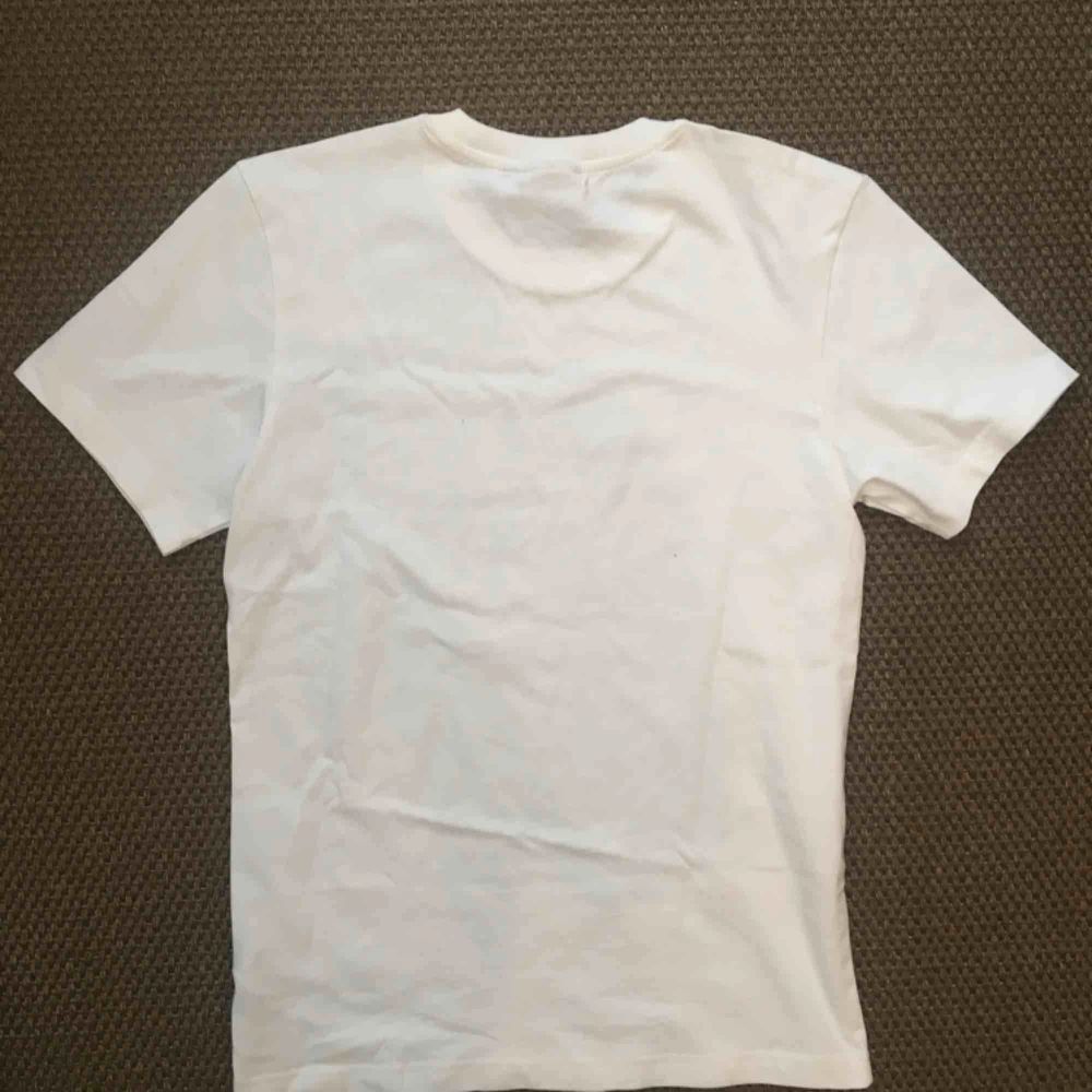 Tshirt från Adidas i storlek XS, köpt på zalando. Nyskick.. T-shirts.