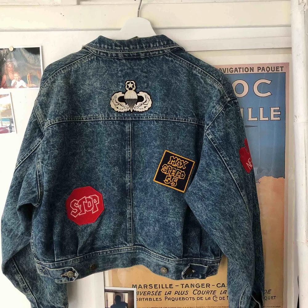 Svincool jeansjacka köpt på en secondhand affär i Brooklyn, New York!🤩. Jackor.