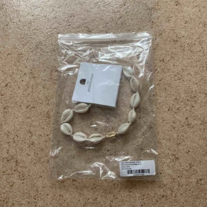  - halsband från Nelly, aldrig använt. Frakt kostnad tillkommer