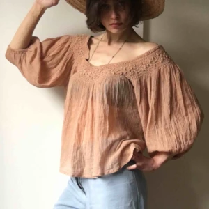  - Mes Demoiselles topp off shoulders i rost orange brun 