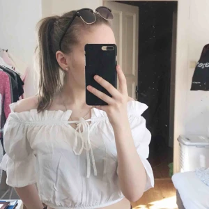  - Blus från Linn Ahlborg x NAKD.  Använd vid två tillfällen, fint skick.  Nypris 249kr, mitt pris 50 + frakt