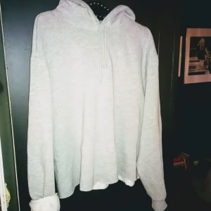  - Goodie med "rå" kant, som ny! 