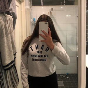 Grå gant sweatshirt - Jättefint skick, stl 34/Xs, nypris 400kr, högsta bud + frakt!