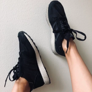 Adidas storlek 38  - Adidas i gott använt skick. 