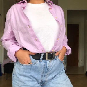 🤑 - Rosa/lila skjorta från Stenströms i herrmodell! Ger en tomboyyy look deluxe 🤑🤑 we stan! Frakt på 42kr 🦋