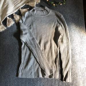 Mysig tröja från MQ i fin ljusbl | Plick Second Hand