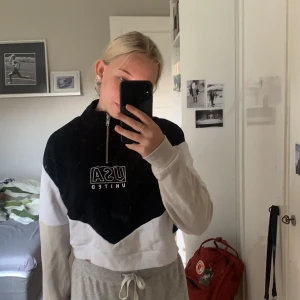 Sweatshirt  - Säljer en sweatshirt från hm då den inte kommer till användning, 120kr+frakt 