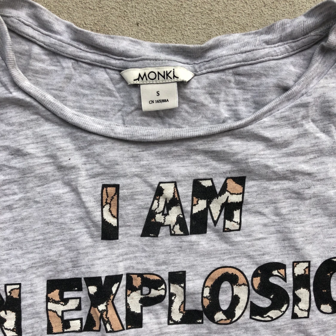 T-shirt I AM AN EXPLOSION OF FUN - 90