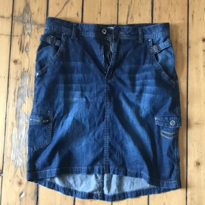 Lång jeanskjol - Snygg men kommer inte till användning:/