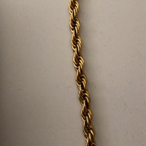 Guldarmband - Skruvad guld länk doppad i guld så inte äkta då ett äkta ligger på runt 20-30.000kr