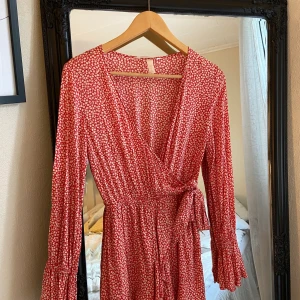 Strl 34 - Från hm ganska stor där uppe, frakten ingår😊