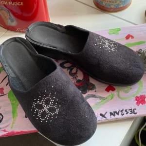 Söta skor  - Säljer dessa skor i storlek 37💞💞 funkar på mig som har 38