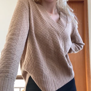 Stickad tröja - Brun stickad tröja från Esprit! Använd fåtal gånger 🌺