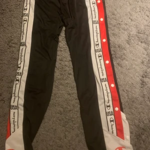 Champion track pants - Ett par champion track pants. Köpta för ett tag sedan men sällan använda. Storlek X-Small. 