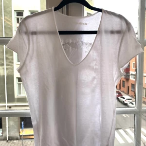 Zadig & Voltaire t-shirt - En döskalle i ryggen