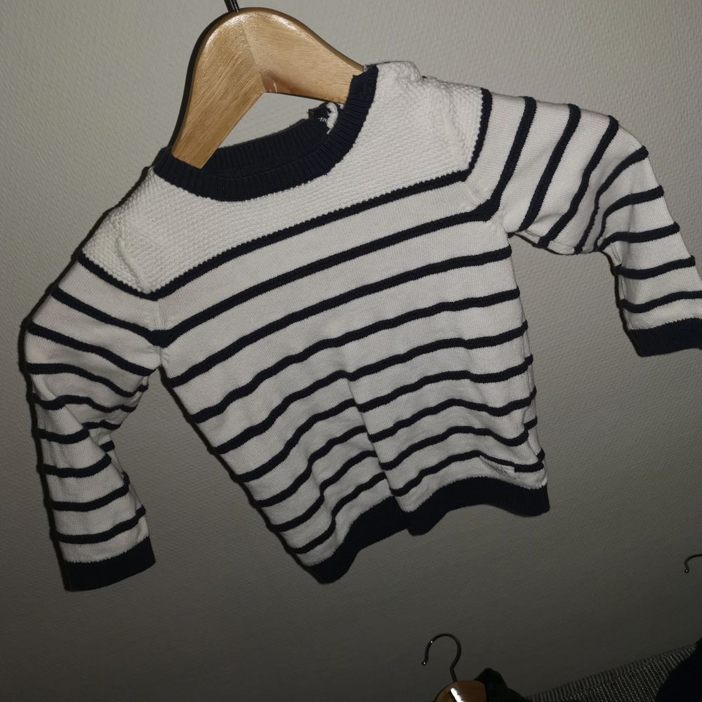Tröja från rökfritt hem, hel och ren i strl 86/92. Tröjor & Koftor.