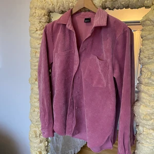 Manchester skjorta - Rosa Manchester skjorta från ginatricot 