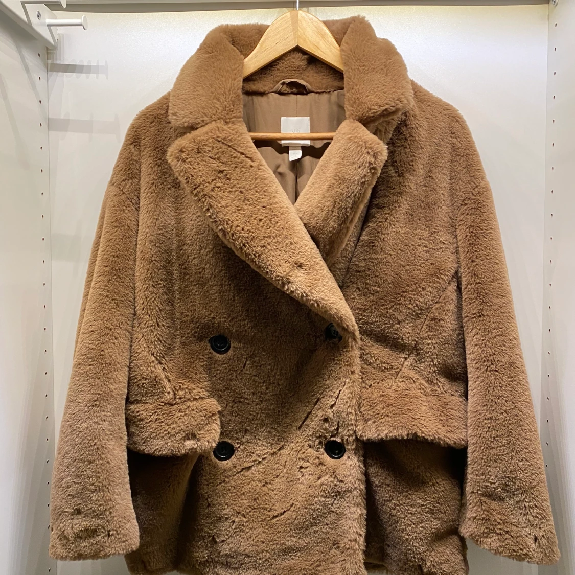 Brun fluffig pälsjacka 