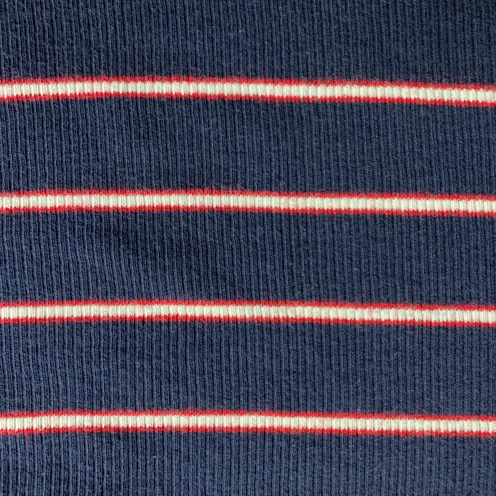 Säljer denna supersköna långärmade tröja från hollister i storlek M. Använd hyfsat mycket så den har en lagning i vänstra armhålan men det är inget som syns utåt. Frakt tillkommer.. Tröjor & Koftor.