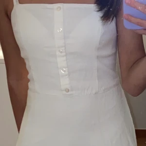 klänning från hollister - väldigt gullig sommarklänning från h&m. använt ett fåtal gånger och är fortfarande i fint skick. buda i kommentarerna, storlek S, köparen betalar för frakt