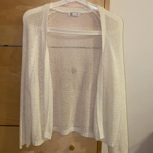 Kofta - Aldrig använd kofta superfin och tredig strl XL men den passar även från strl S-XL då de beror på hur man att den ska sitta på