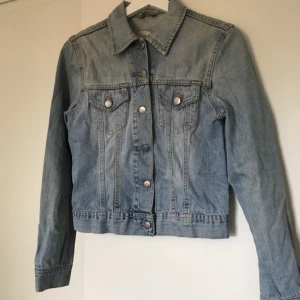  - Fin jeansjacka från Zoul. 