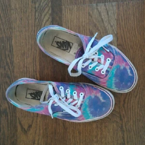  - Vans I storlek 37. använda men 100% hela