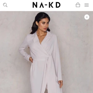  - Jumpsuit från hannalicious NA-KD Använd 1 gång men säljes pga för lite och har köpt en strl större så har 2.   