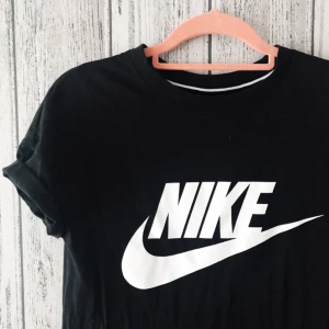  - Oversized tröja från Nike i storlek S. Säljes för 100kr inkl frakt. 
