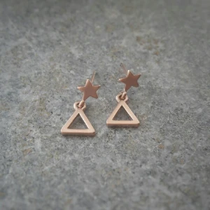  - material : nickel, rodium (färger:pink gold) skickar inom Sverige mot porto.  har Swish!! ✉