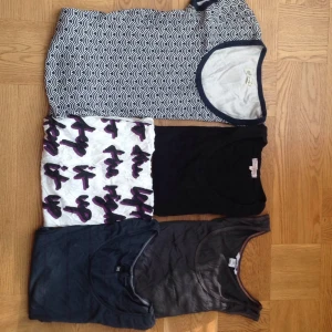  - T-shirtar med undantag för grått linne uppe i höger hörn och vitt linne med "to the left, to the right, step it up, step it up"-text i lila/svart. T-shirten med blått tryck är i ekologisk bomull (se bild 3). 20 kr styck eller 3 för 50!