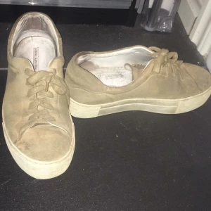  - Sneakers med lite platå från & other stories