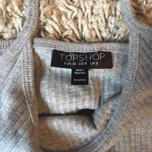 Kort linne från topshop.   * Fraktar inget!